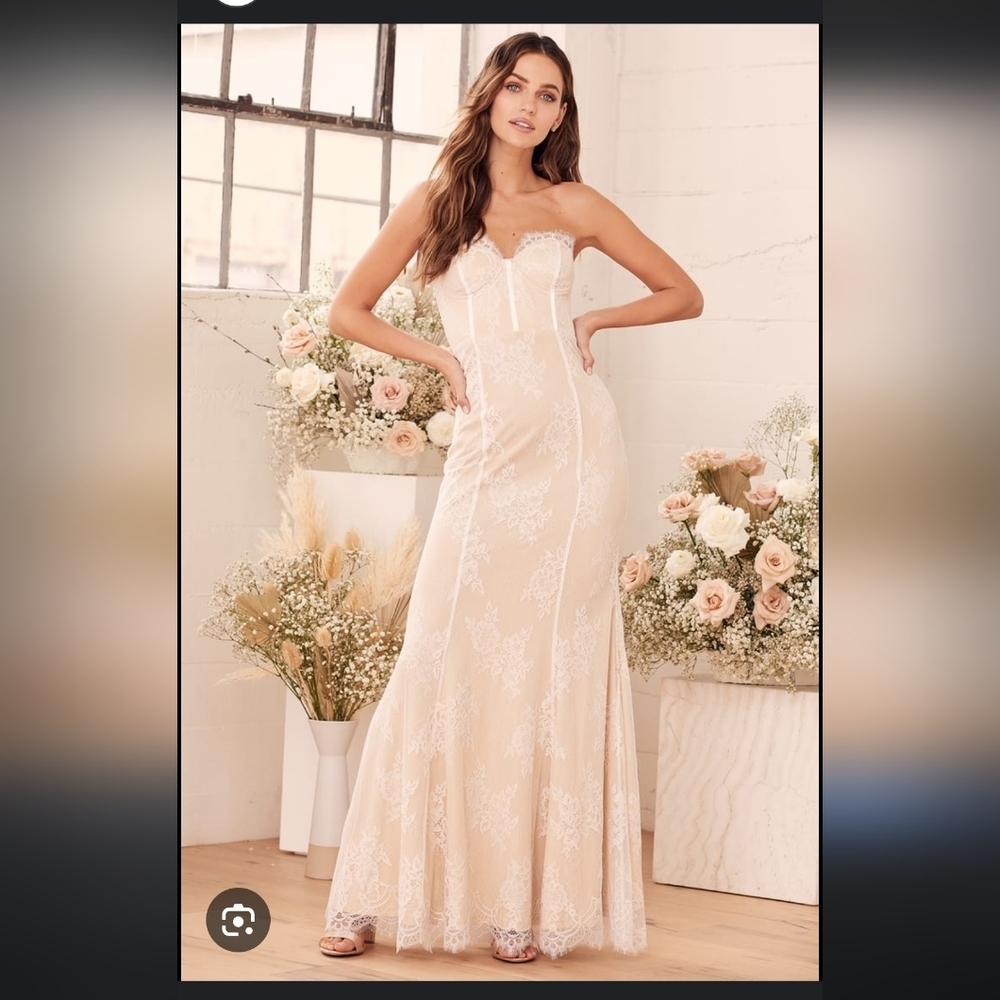 Elegant Cream Lace Strapless Gown